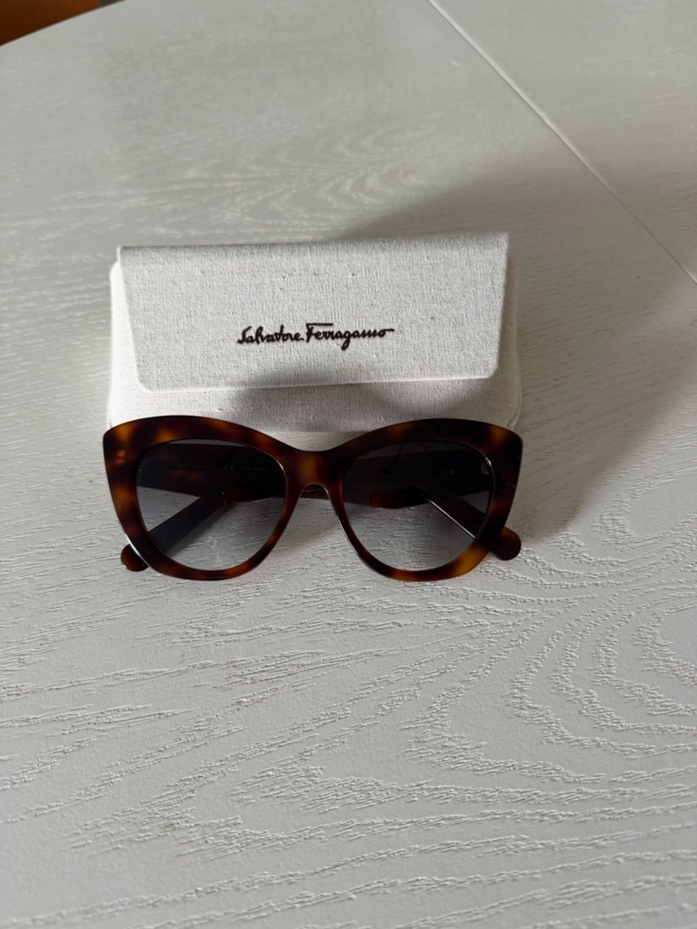 Salvatore Ferragamo Tortoiseshell Cat-Eye Sunglasses - Brown